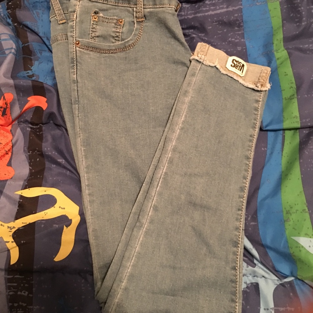 Versus jeans